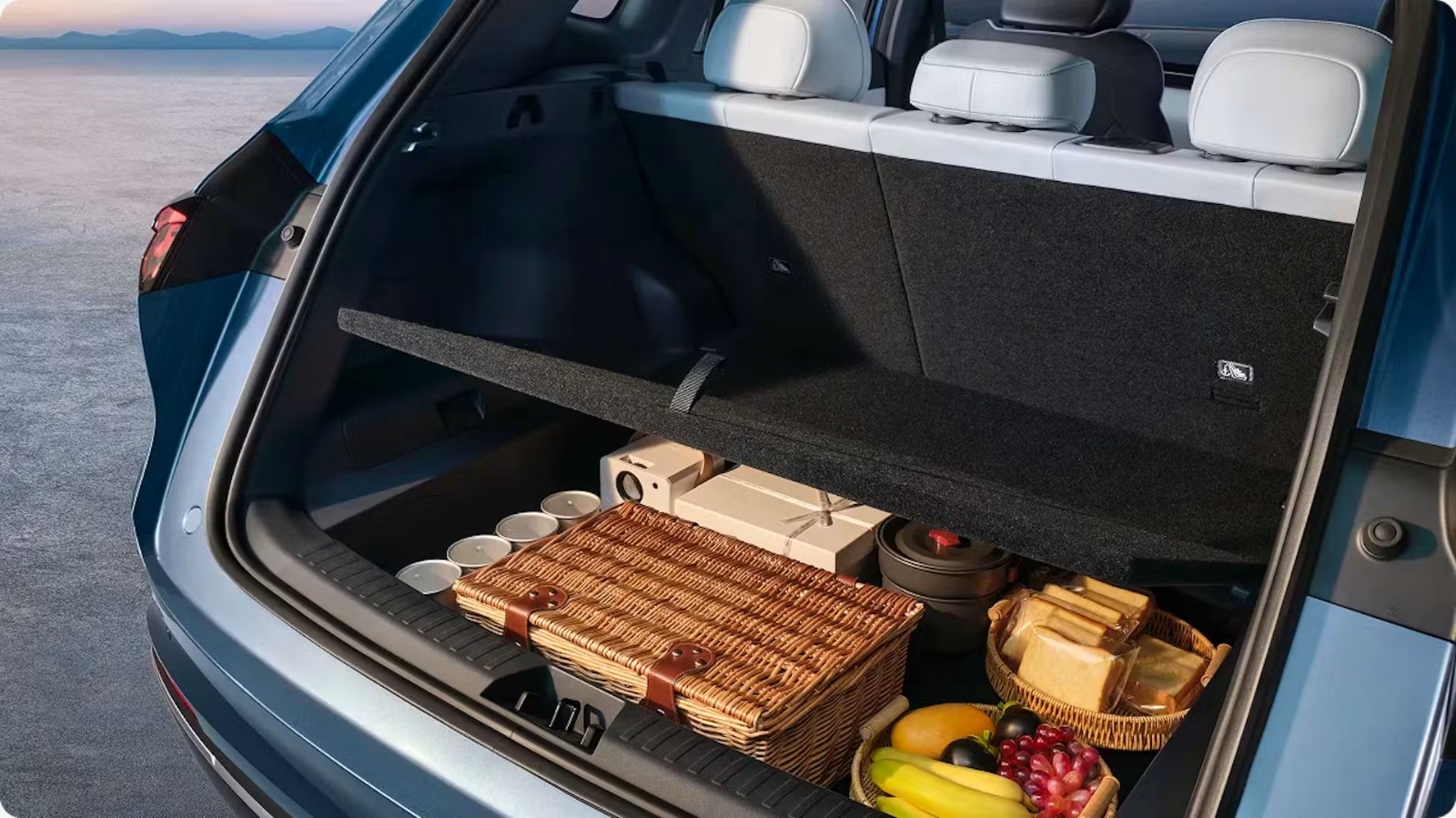 UP TO 2065 l TRUNK CAPACITY ( * )
